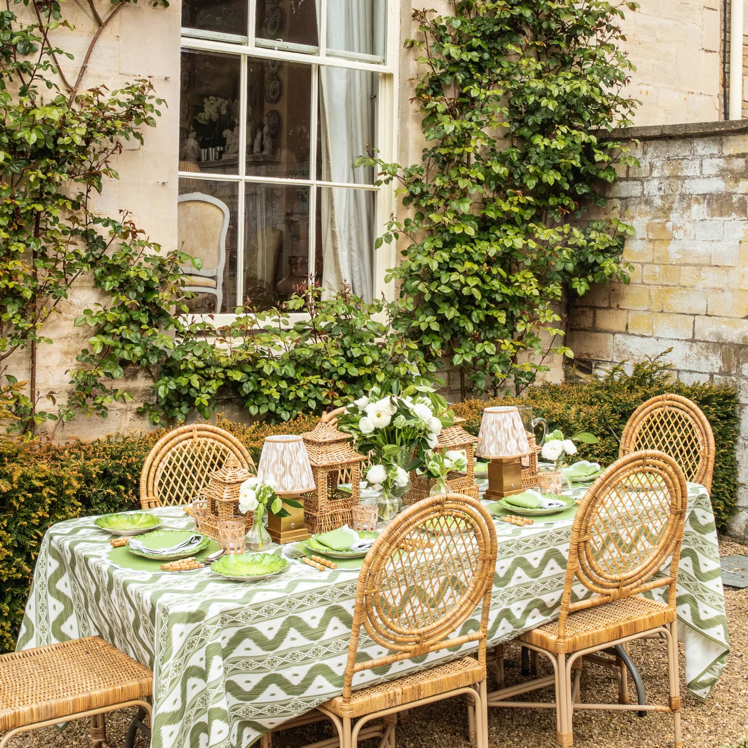 Mrs. Alice Apple Green Isabella Round Placemats & Napkins (Set of 4)< Summer Table Linen | Table Linen Sets