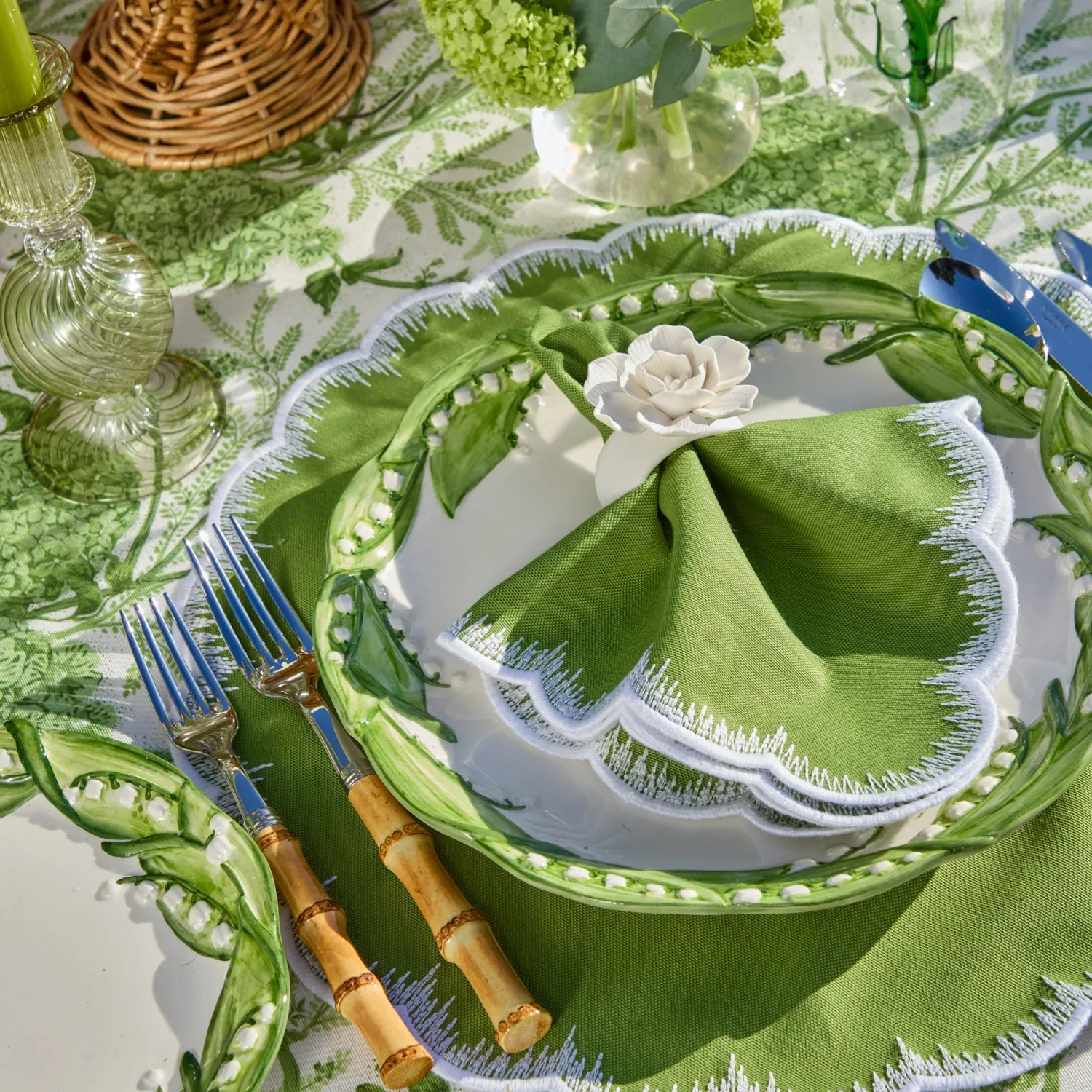 Mrs. Alice Apple Green Isabella Round Placemats & Napkins (Set of 4)< Summer Table Linen | Table Linen Sets