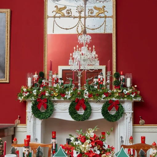Mrs. Alice Boxwood Wreath (Large)< Christmas Decorations