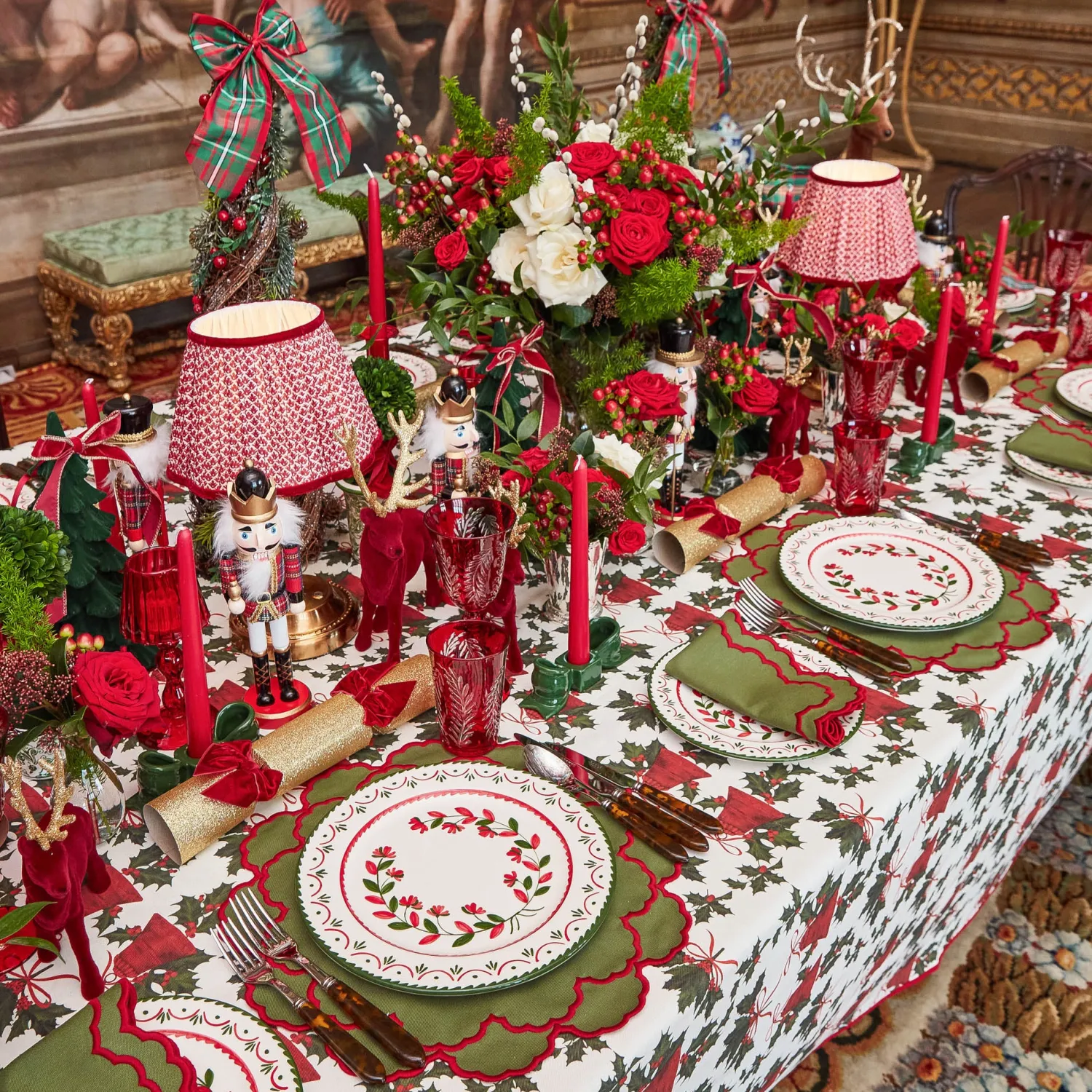 Mrs. Alice Brigitte Red Garland Engraved Wine Glass (Set of 4)< Glasses