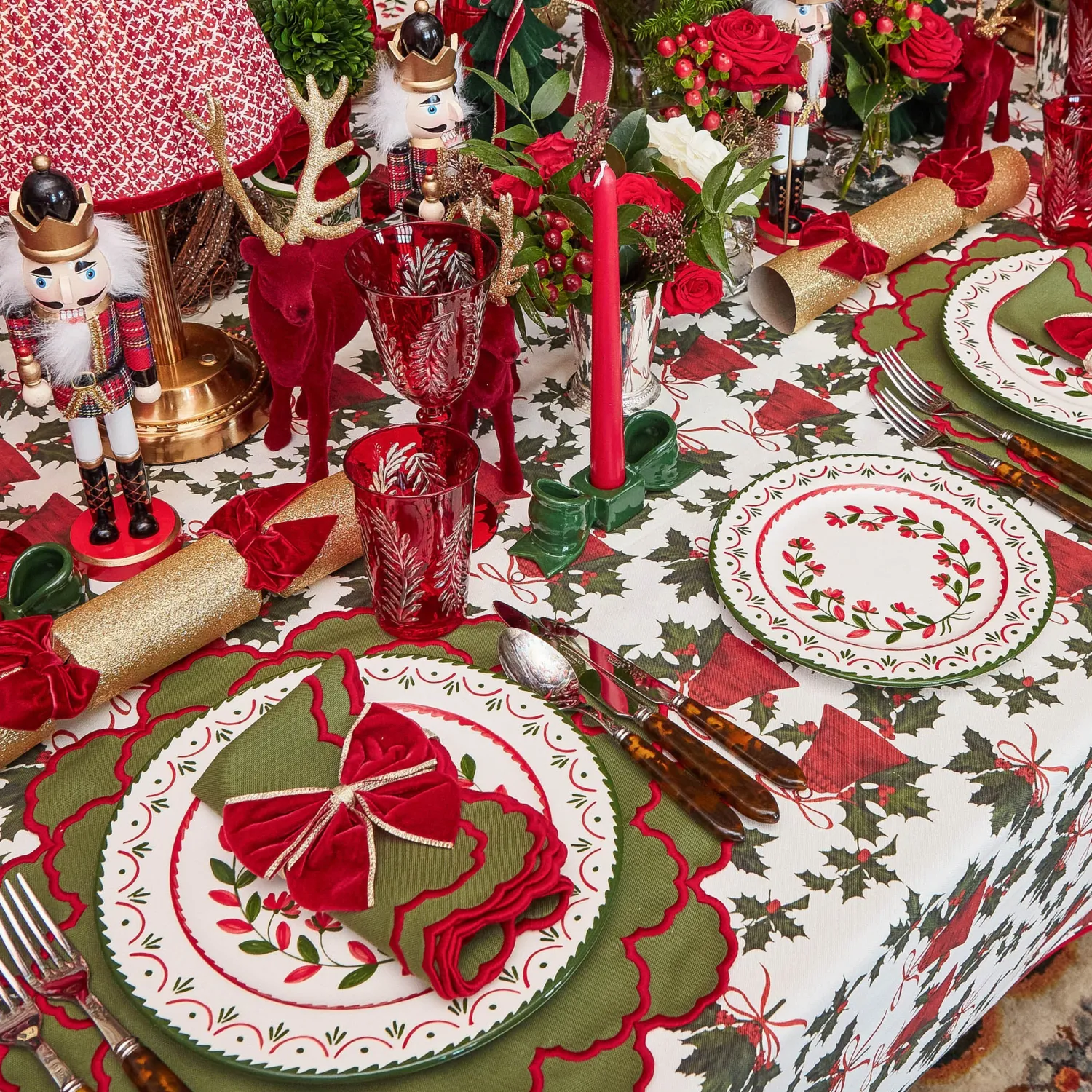 Mrs. Alice Brigitte Red Garland Engraved Wine Glass (Set of 4)< Glasses