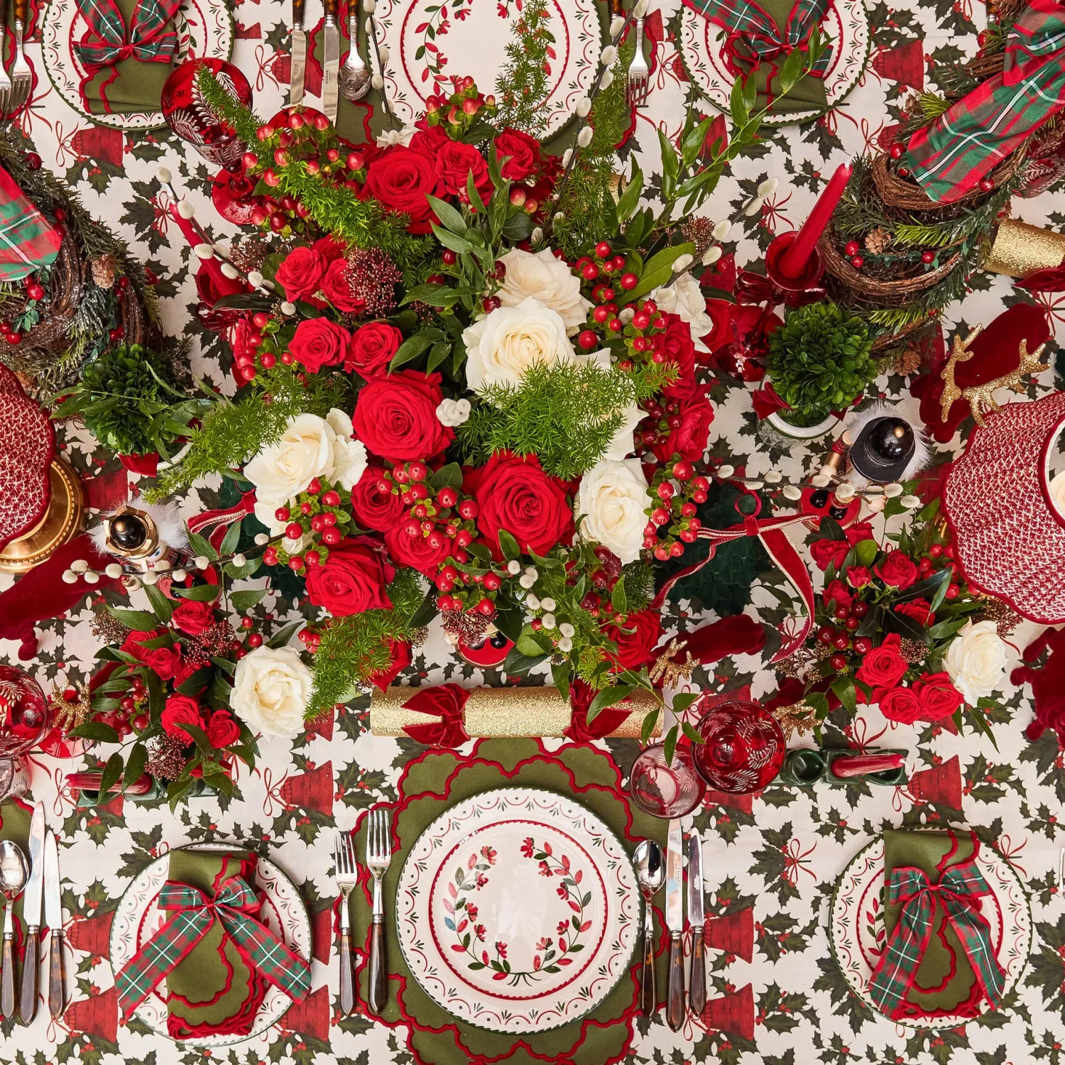 Mrs. Alice Brigitte Red Garland Engraved Wine Glass (Set of 4)< Glasses