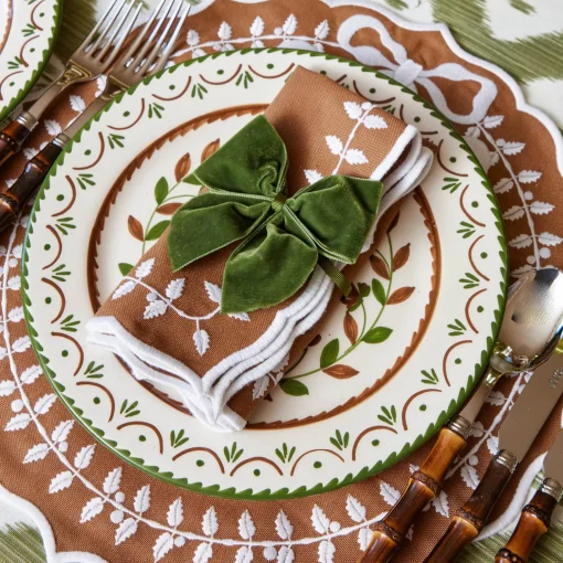 Mrs. Alice Chocolate Bow Laurel Placemats & Napkins (Set of 4)< Table Linen Sets