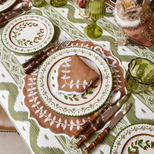 Mrs. Alice Chocolate Josephine Dinner Plate< Dinner Plates