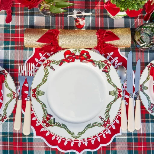 Mrs. Alice Christmas Garland Dinner Plate< Dinner Plates