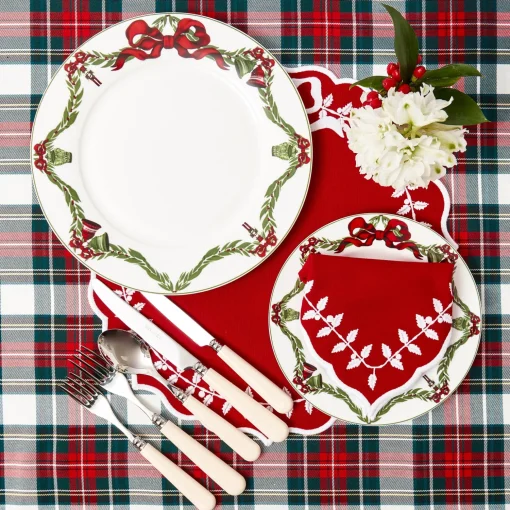 Mrs. Alice Christmas Garland Dinner Plate< Dinner Plates