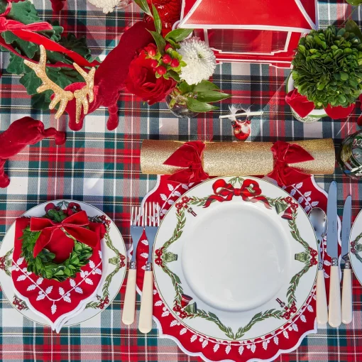 Mrs. Alice Christmas Garland Dinner Plate< Dinner Plates