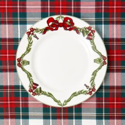Mrs. Alice Christmas Garland Dinner Plate< Dinner Plates