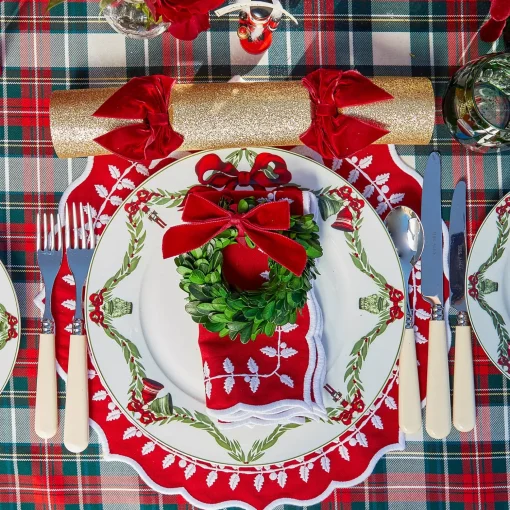 Mrs. Alice Christmas Garland Dinner Plate< Dinner Plates
