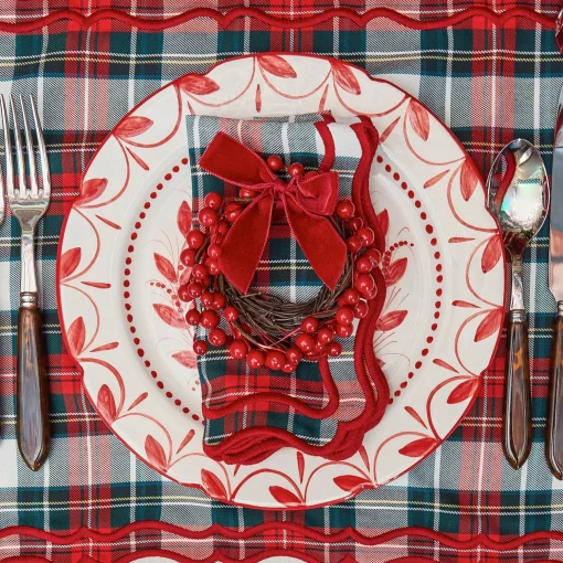 Mrs. Alice Elizabeth Red Garland Starter Plates (Set of 4)< Starter Plates | Crockery Sets