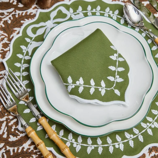 Mrs. Alice Green Bow Laurel Napkins (Set of 4)< Napkins | For The Chalet