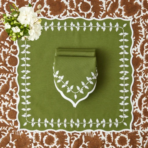 Mrs. Alice Green Bow Laurel Napkins (Set of 4)< Napkins | For The Chalet
