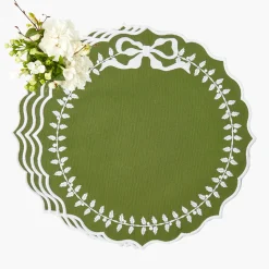 Mrs. Alice Green Bow Laurel Placemats (Set of 4)< Placemats | For The Chalet