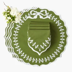 Mrs. Alice Green Bow Laurel Placemats & Napkins (Set of 4)< Table Linen Sets | For The Chalet