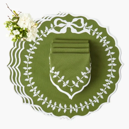 Mrs. Alice Green Bow Laurel Placemats & Napkins (Set of 4)< Table Linen Sets | For The Chalet