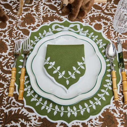 Mrs. Alice Green Bow Laurel Placemats & Napkins (Set of 4)< Table Linen Sets | For The Chalet