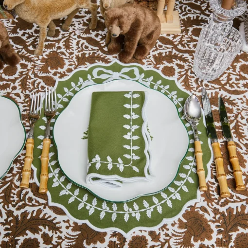 Mrs. Alice Green Bow Laurel Placemats & Napkins (Set of 4)< Table Linen Sets | For The Chalet