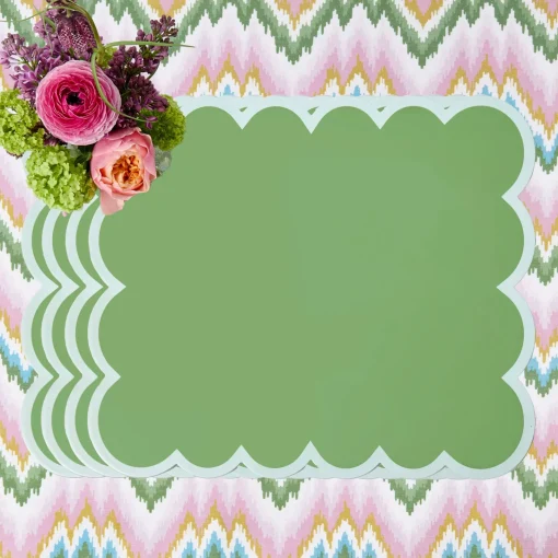 Mrs. Alice Green Scalloped Lacquer Placemats (Set of 4)< Summer Table Linen | Placemats