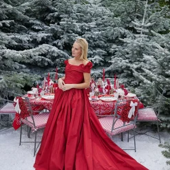 Mrs. Alice Gretel Applique Red Tablecloth< Tablecloths