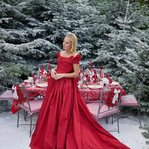 Mrs. Alice Gretel Applique Red Tablecloth< Tablecloths