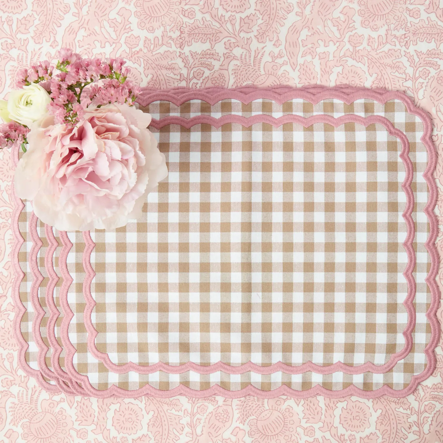 Mrs. Alice Isla Putty & Pink Gingham Placemats & Napkins (Set of 4)< Table Linen Sets | Mrs. Alice Monogram