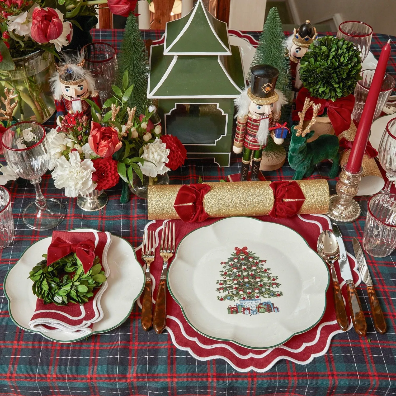 Mrs. Alice Katherine Berry Red Placemats & Napkins (Set of 4)< Table Linen Sets | Mrs. Alice Monogram
