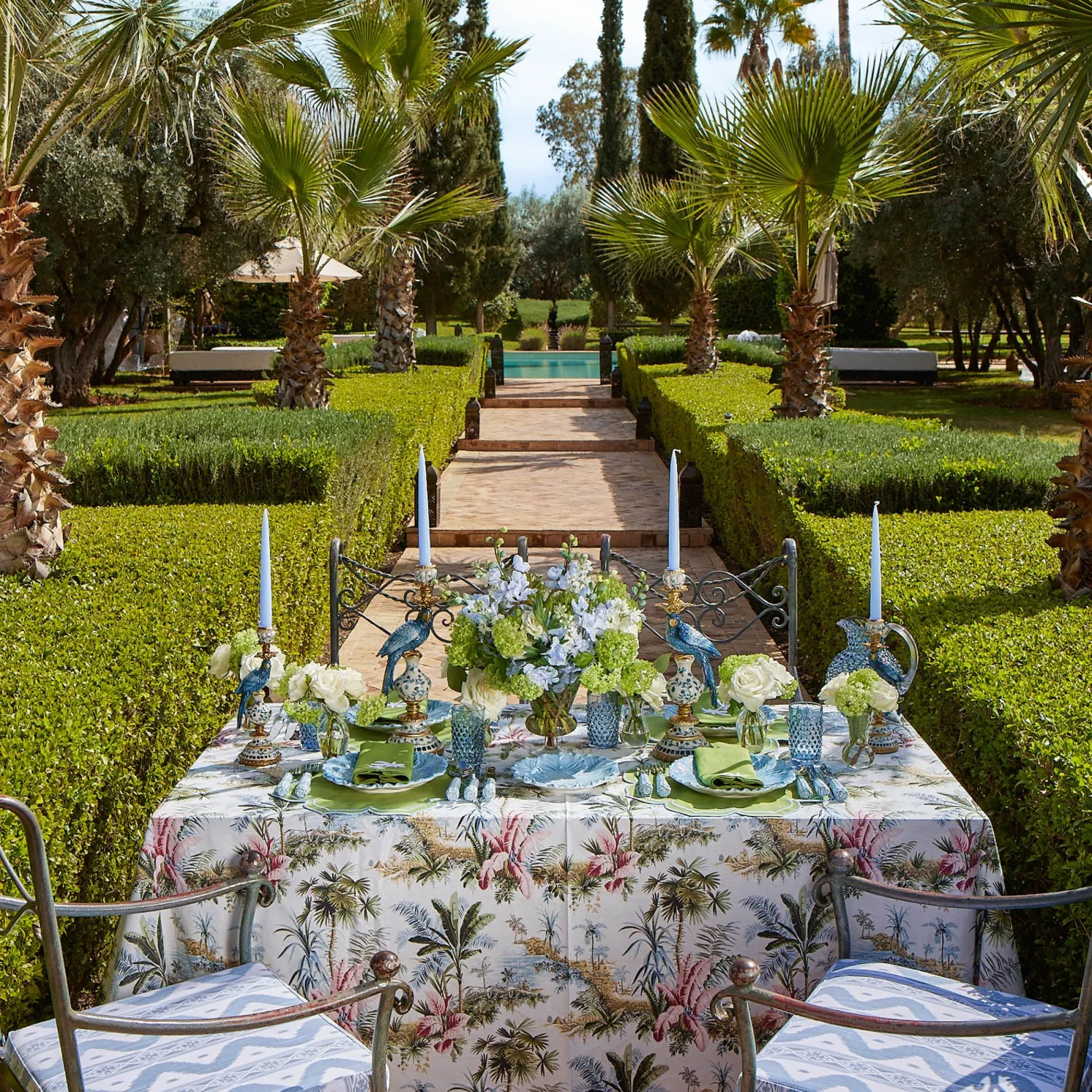 Mrs. Alice La Palmeraie Tablecloth< Summer Table Linen | Tablecloths