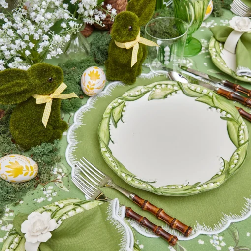 Mrs. Alice Lily of the Valley Dinner Plates (Set of 4)< Summer Crockery | Dinner Plates