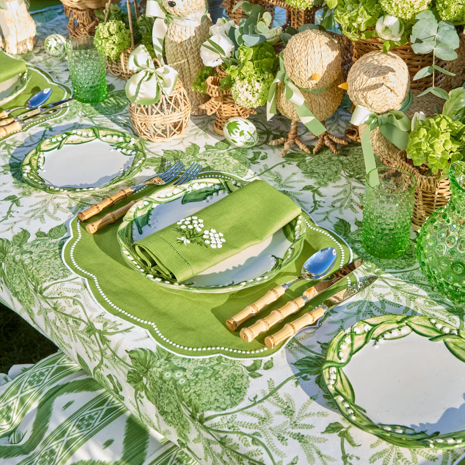 Mrs. Alice Lily of the Valley Starter Plate< Summer Crockery | Starter Plates