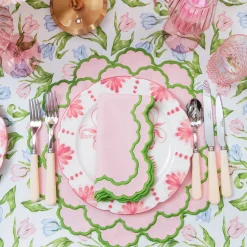 Mrs. Alice Lily Pink & Green Placemats & Napkins (Set of 4)< Table Linen Sets | Mrs. Alice Monogram