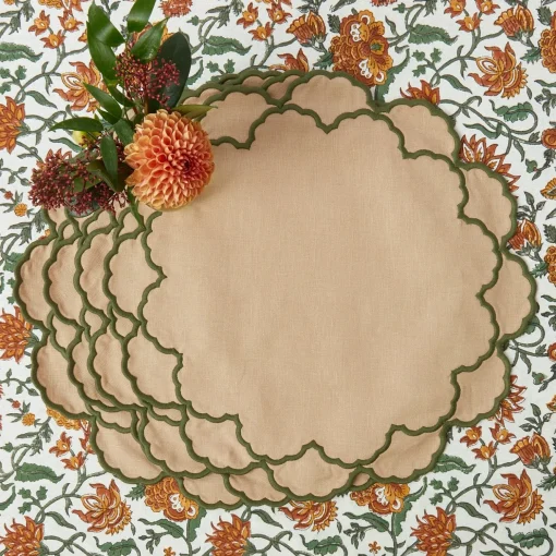 Mrs. Alice Lily Sand & Green Placemats & Napkins (Set of 4)< Table Linen Sets | Mrs. Alice Monogram