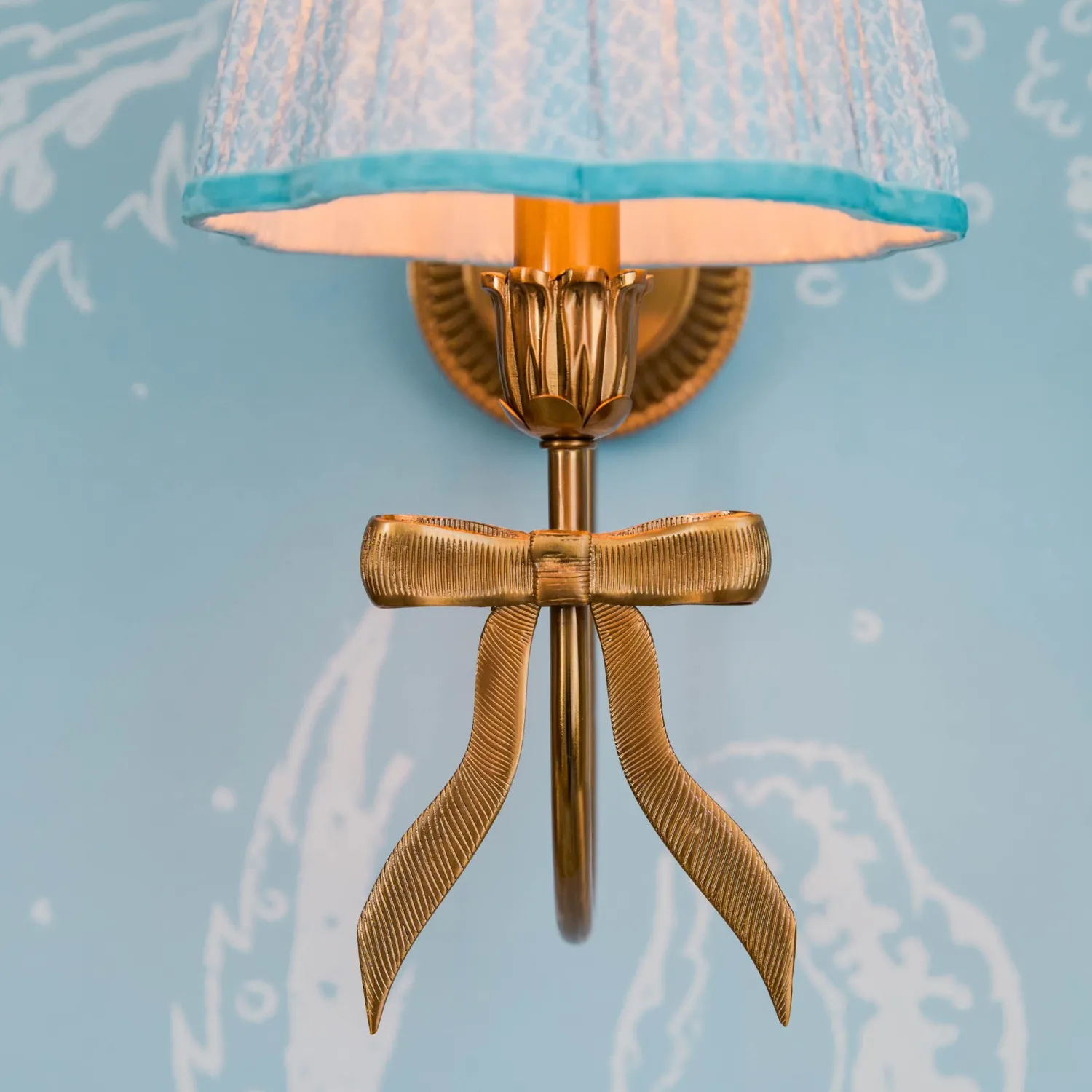 Mrs. Alice Marilyn Bow Rechargeable Wall Light with Soft Blue Lotus Shade (18cm)< Rechargeable Table Lamps | Wall Lighting