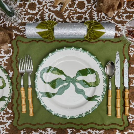 Mrs. Alice Marilyn Forest Green Bow Dinner Plates (Set of 4)< Dinner Plates | Crockery Sets