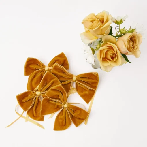 Mrs. Alice Mustard Velvet Napkin Bows (Set of 4)< Napkin Rings & Bows