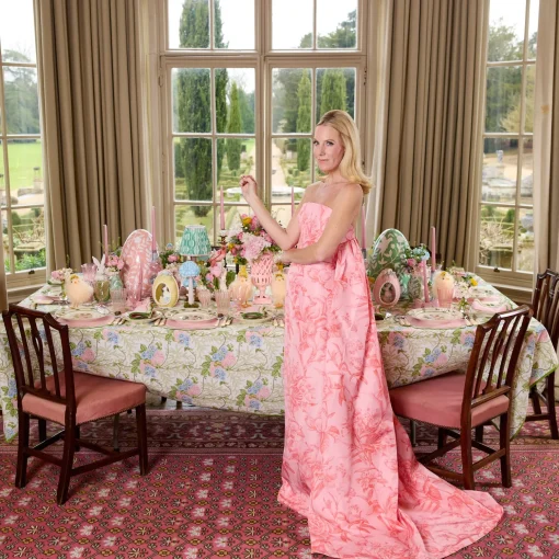Mrs. Alice Pink Lady Isabella's Garden Tablecloth< Tablecloths