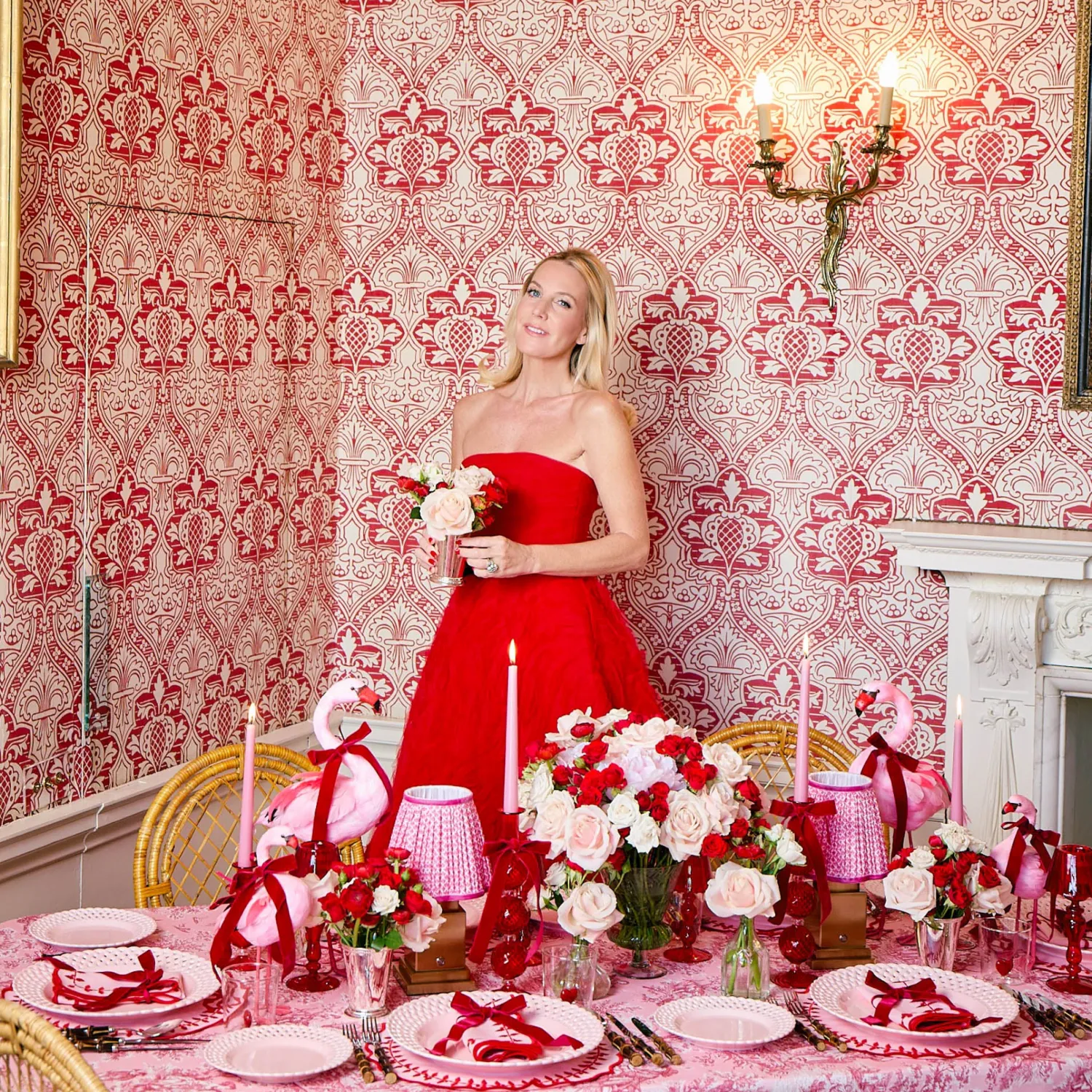 Mrs. Alice Rechargeable Lamp with Raspberry Lotus Shade (18cm)< Rechargeable Table Lamps | Summer Lighting