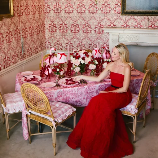 Mrs. Alice Ruby Red Velvet Bow (Set of 4) - 20cm< Napkin Rings & Bows