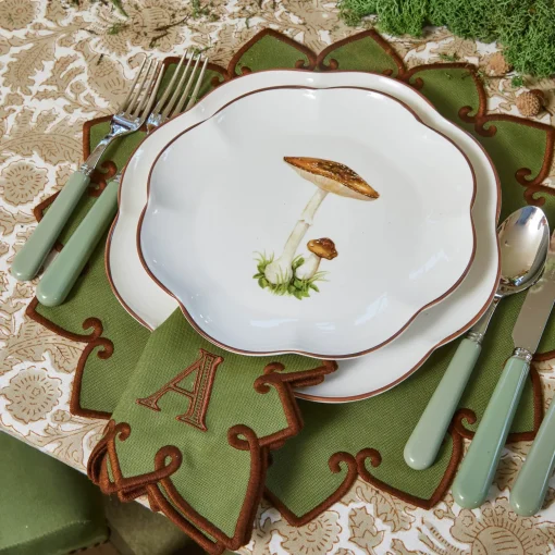 Mrs. Alice Scalloped Mushroom Starter Plate (Brown)< Starter Plates