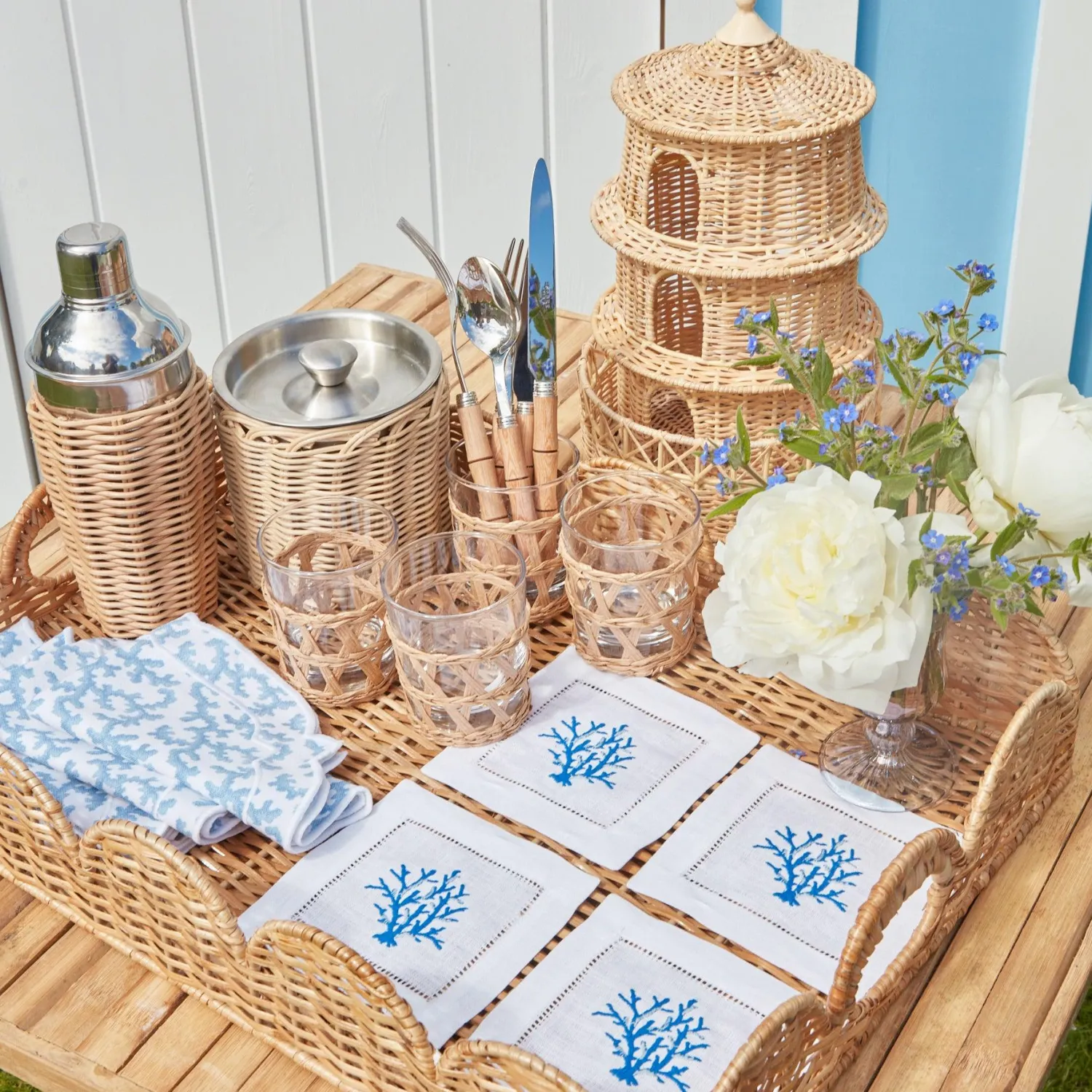 Mrs. Alice Scalloped Rattan Tray< Trays | Trays