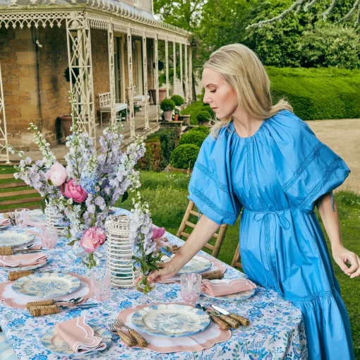 Mrs. Alice Seville Blue Gardênia Dinner Plate (set of 4)< Dinner Plates | Crockery Sets