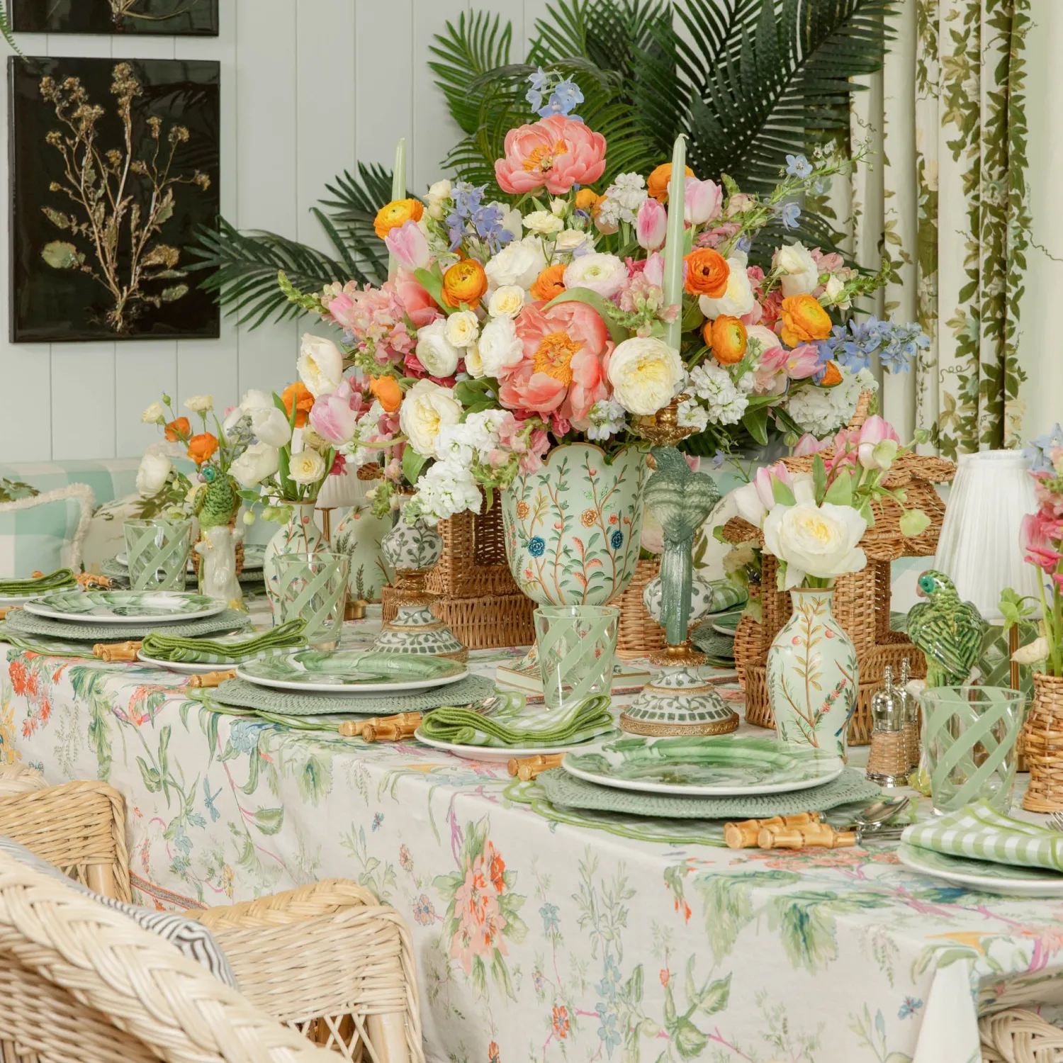 Mrs. Alice Small Chinoiserie Tole Urn Vase< Vases | Vases & Planters