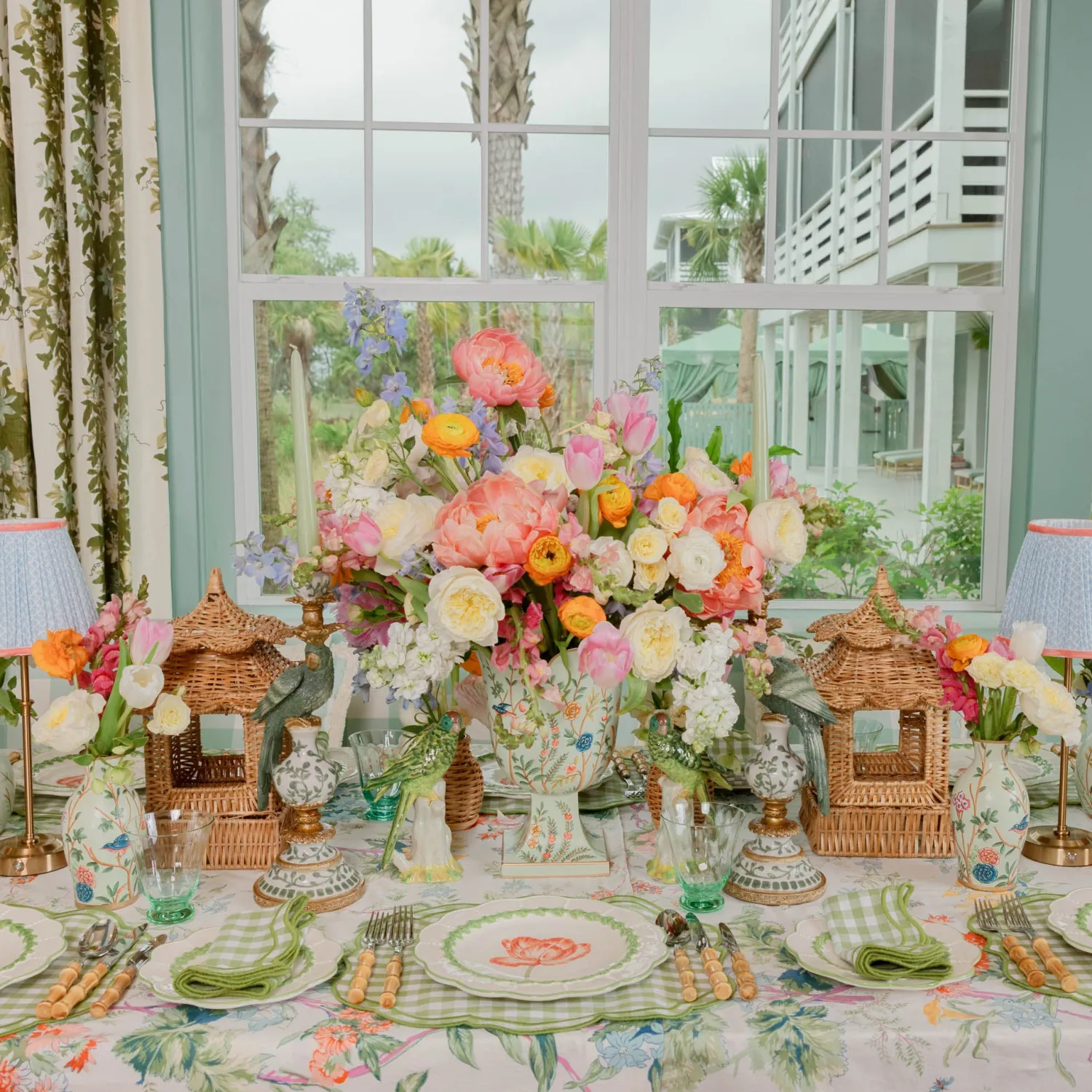 Mrs. Alice Small Chinoiserie Tole Urn Vase< Vases | Vases & Planters