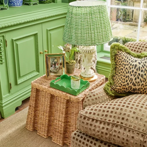 Mrs. Alice Small Green Lacquer Scalloped Tray< Trays | For The Millenial