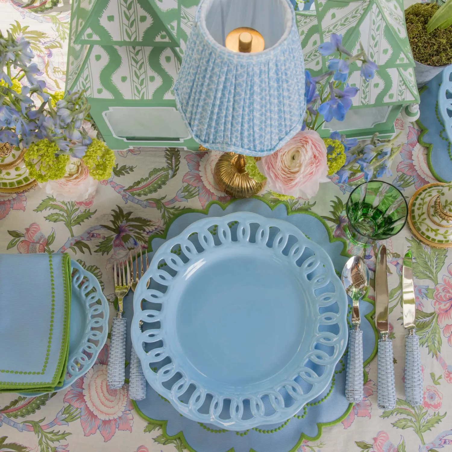 Mrs. Alice Soft Blue Lace Dinner Plates (Set of 4)< Summer Crockery | Dinner Plates