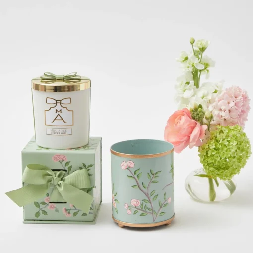Mrs. Alice Velvet Oak Scented Candle< Candles | Scented Candles