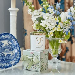 Mrs. Alice Velvet Oak Scented Candle< Candles | Scented Candles