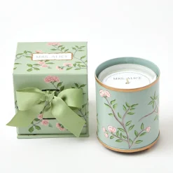 Mrs. Alice Velvet Oak Scented Candle< Candles | Scented Candles