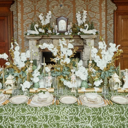 Mrs. Alice White & Gold Laurel Placemats & Napkins (Set of 4)< Table Linen Sets